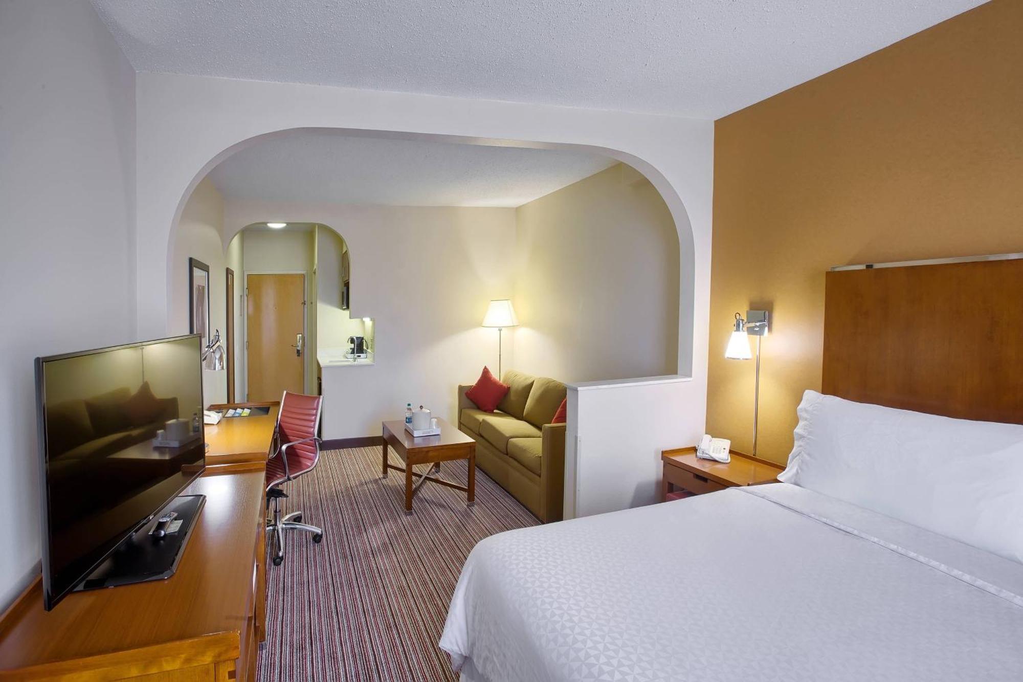 Four Points By Sheraton Charlotte/Pineville Exterior photo